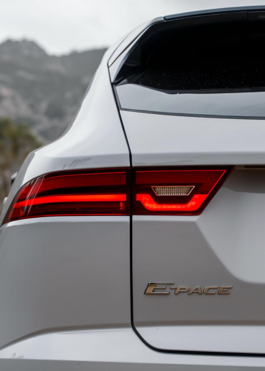 Детали экстерьера Jaguar E-Pace P300 AWD R-Dynamic 2017 года  (WW) (фото 36 из 40)
